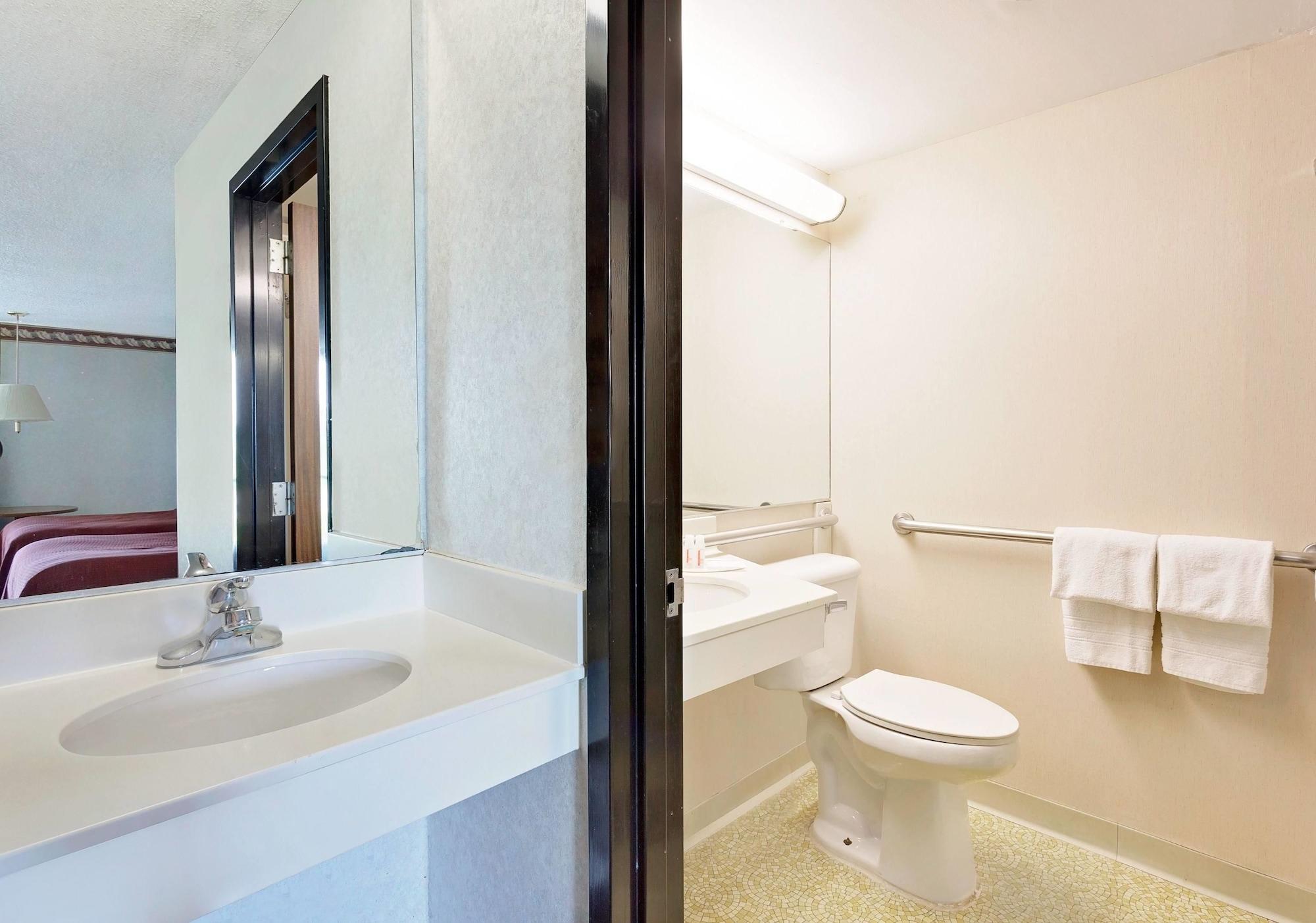 Howard Johnson By Wyndham Lexington Extérieur photo