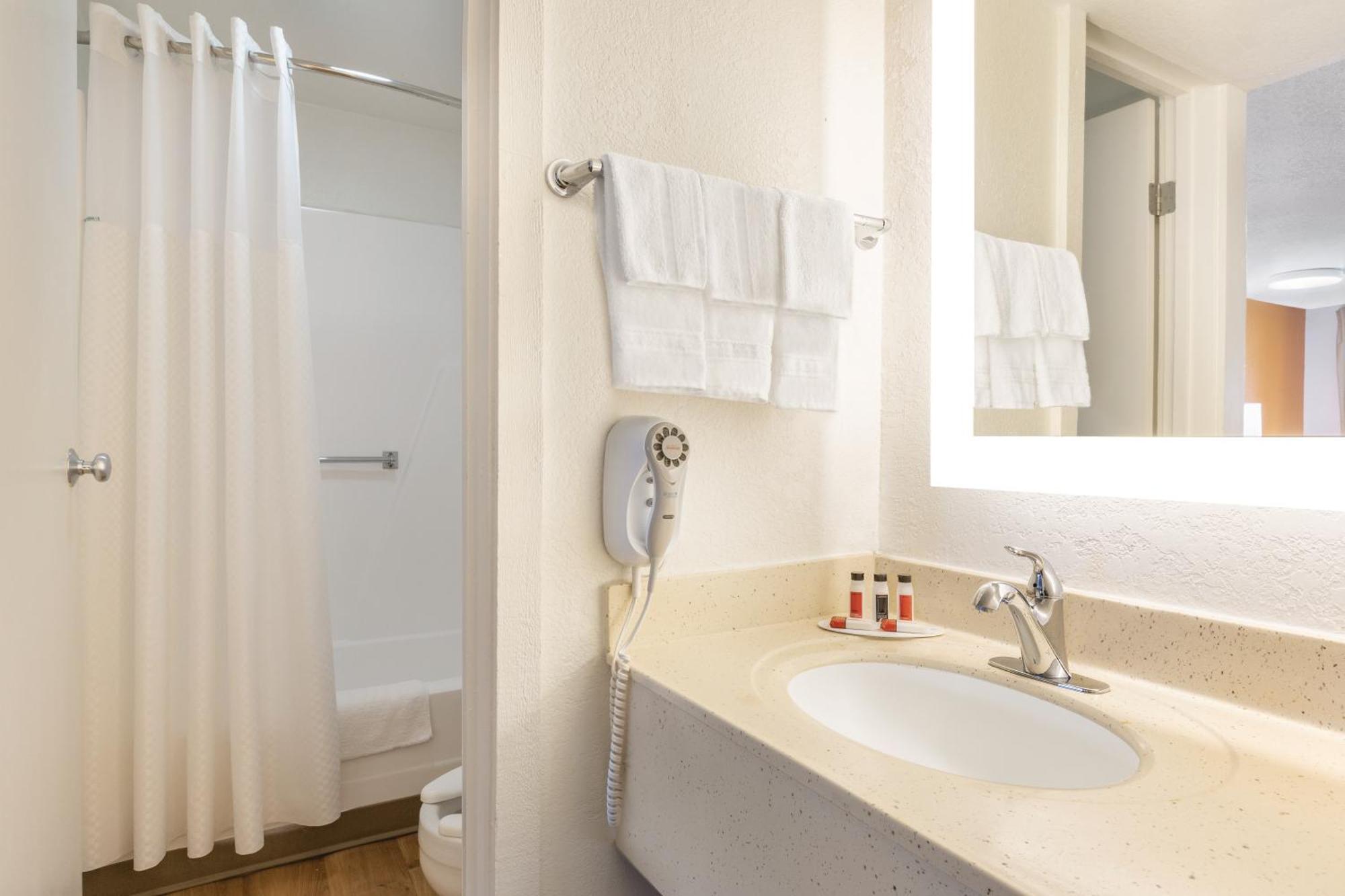 Howard Johnson By Wyndham Lexington Extérieur photo