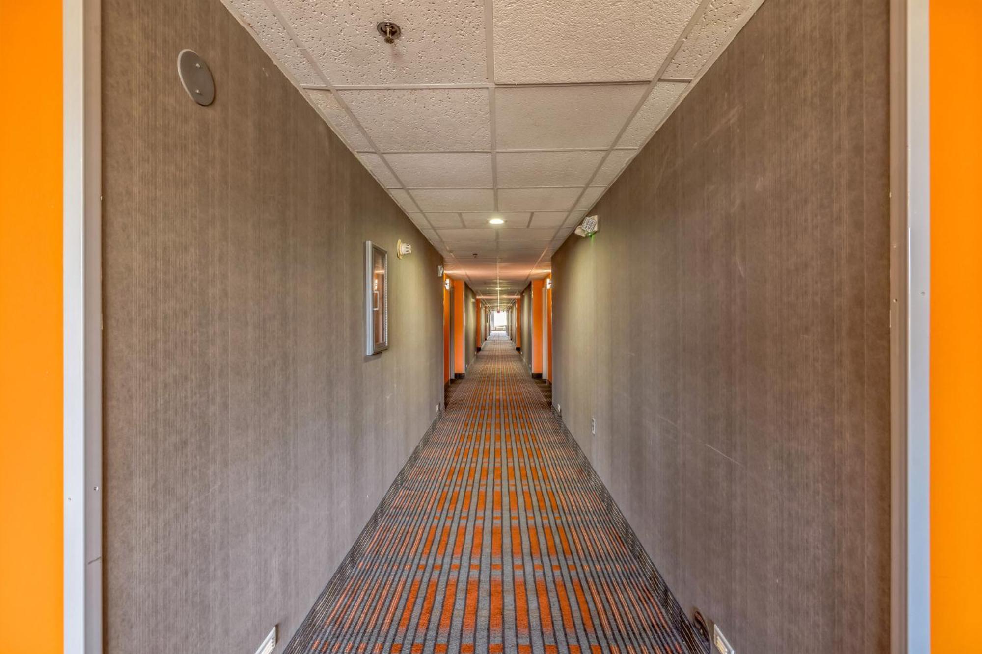 Howard Johnson By Wyndham Lexington Extérieur photo