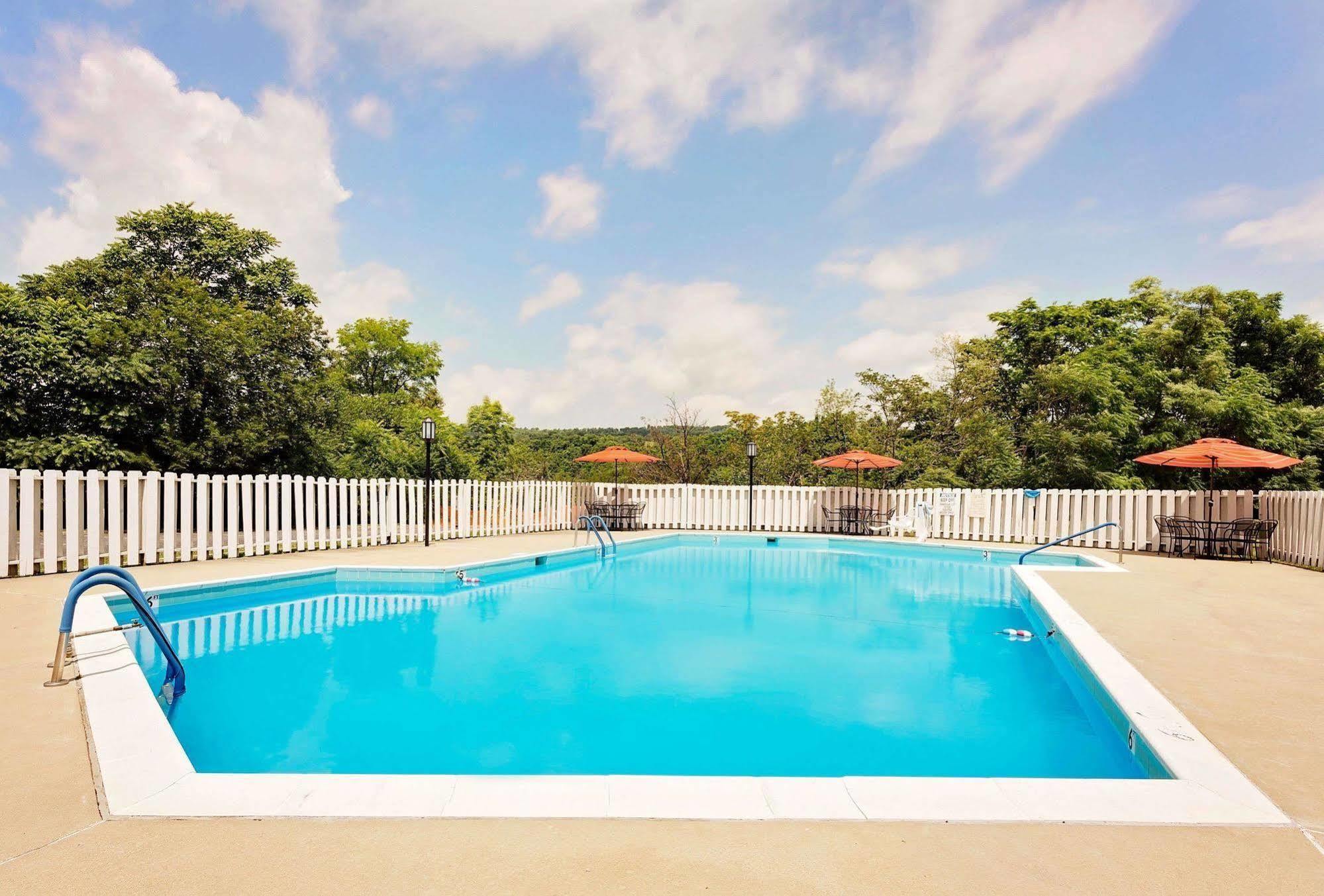 Howard Johnson By Wyndham Lexington Extérieur photo